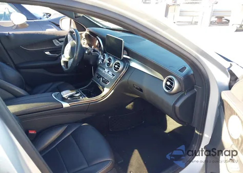 2016 Mercedes-Benz C 300 Sport 4Matic z USA, uszkodzony, nr VIN 55SWF4KB5GU177975